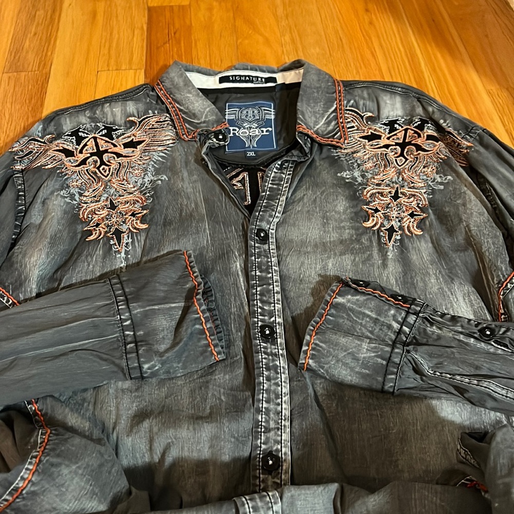 Roar shirt